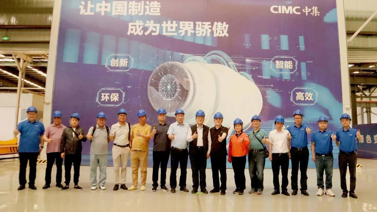 北京市住房和城鄉(xiāng)建設(shè)委員會、北京節(jié)能和資源綜合利用協(xié)會領(lǐng)導(dǎo)蒞臨中集車輛攪拌車業(yè)務(wù)集團考察 共話新能源