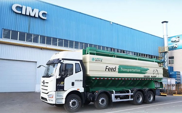 凌宇散裝飼料運輸車特點介紹！