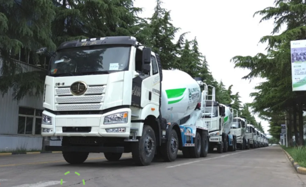 【發(fā)車新聞】看！TA們列隊(duì)成行，趕上春夏交接的“末班車”！