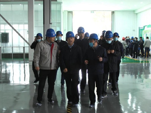 西安市人大常委會黨組書記、主任胡潤澤為中集凌宇高端制造點贊