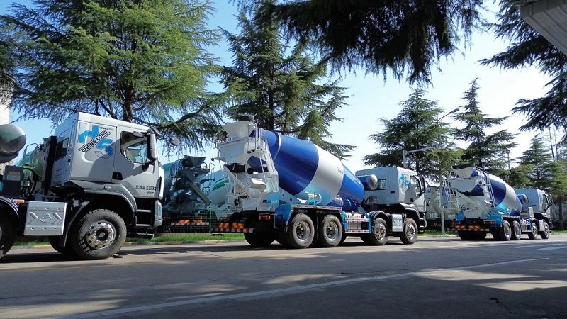 【發(fā)車新聞】凌宇攪拌車交付一線，牡丹花開又逢君！